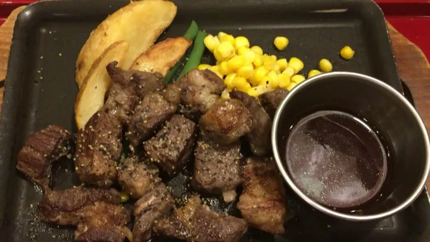 夜市牛排好吃又便宜！但多是重組肉　吃多了會致癌？