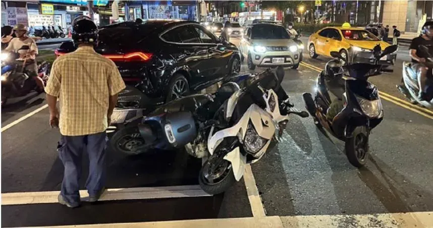 4騎士遭BMW X6逆撞「1人命危搶救」！駕駛是前議員辦公室主任