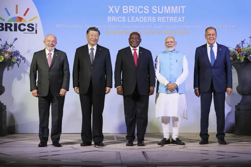 擴大金磚制衡G7？習近平稱「20多國正叩響大門」　堅持對話不對抗、結伴不結盟