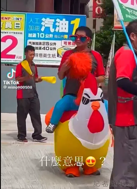 大熱天！中壢加油站員工穿公雞裝加油　網喊話老闆：確定這樣真的有用？