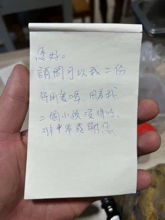 2子沒飯吃！瘖啞爸寫字條為兒領待用餐　店家暖心之舉引10萬人按讚