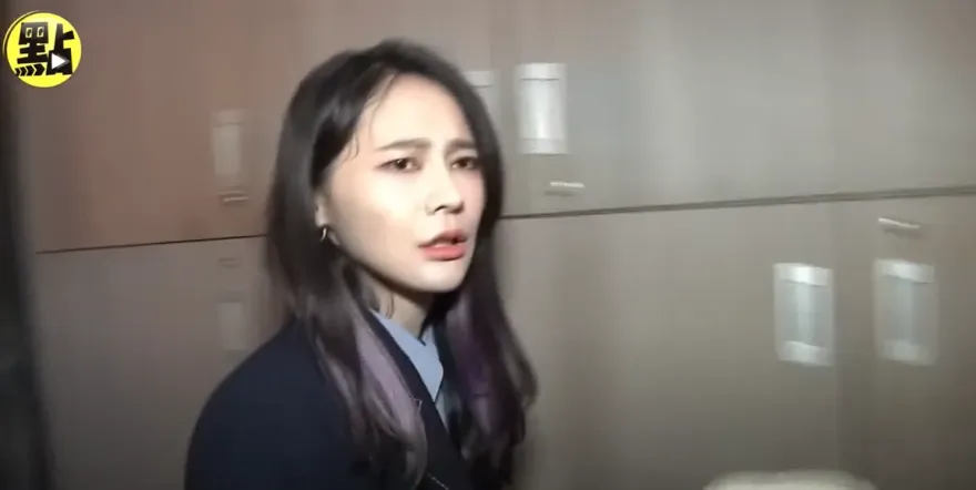 影/批賴品妤摔倒轉移焦點　藍力挺記者問真相