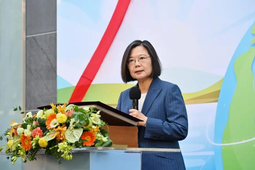 一人公司驚動蔡總統　鄭麗文挖「超思」大問題：拿國人健康開玩笑