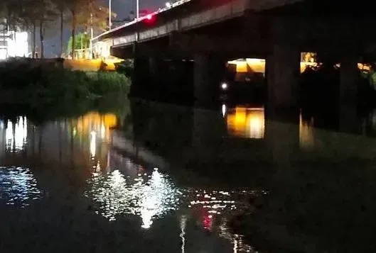 快訊/台南北安橋晚間民眾落水！在橋下浮沉後失蹤　警消摸黑搶救