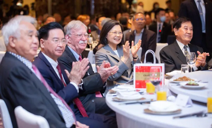 蔡政府狂邀外賓訪台！傳透支花光4.26億元接待預算？外交部回應了