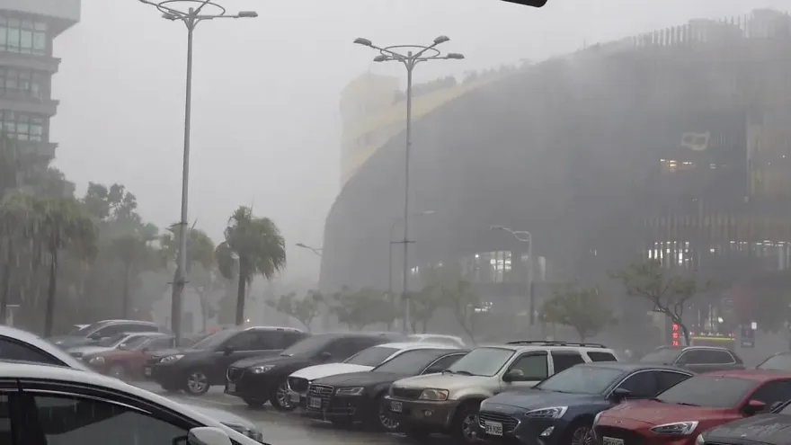 快訊/16縣市大雨到天黑！投、雲、嘉山區小心溪水暴漲