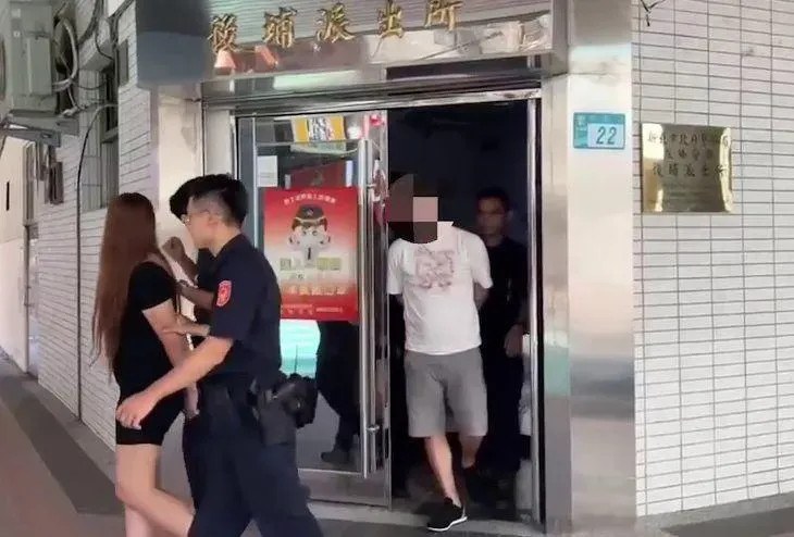 影/欠2萬元慘遭開肚！板橋男被「刀穿腹」3公分　警一查竟是通緝犯