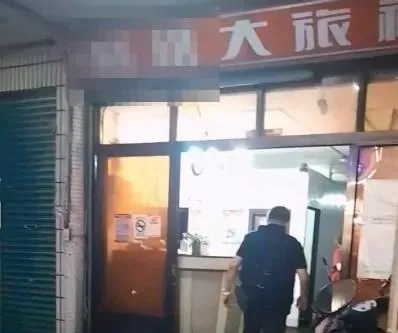 影/高雄鳳山旅社喋血！男持刀刺傷22歲越女落跑　追緝中