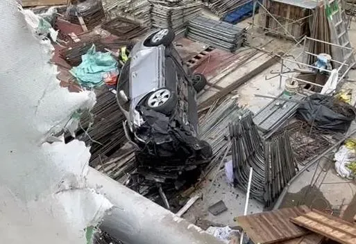 快訊/台中轎車高速墜B3工地！2人受困送醫　暴衝影像曝光