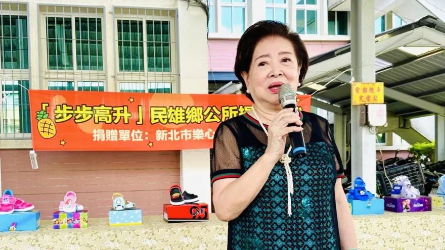 30%收入做公益！陳淑芳帶病出席捐鞋活動：工作可暫緩公益不能不做