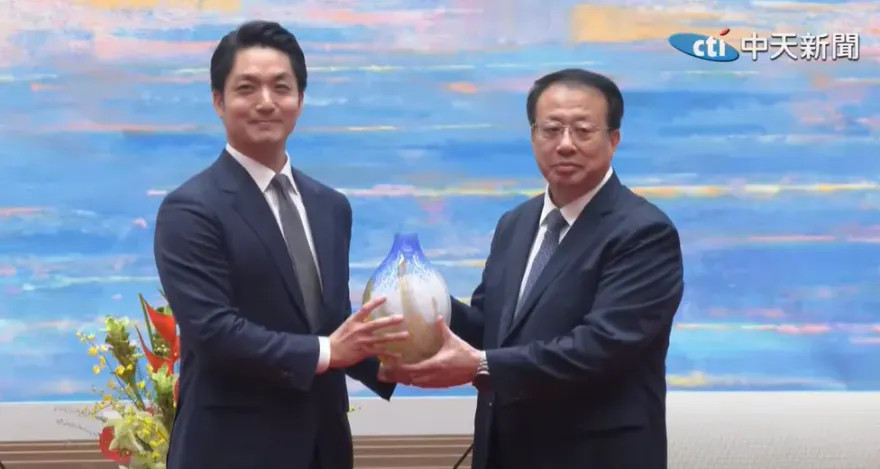 影/蔣萬安親見上海市長龔正　雙方超巧互贈「這禮物」隱含兩岸和平