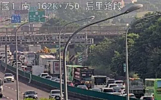 快訊/上班注意！國1北上后里段4車追撞　占用外線車道回堵1公里