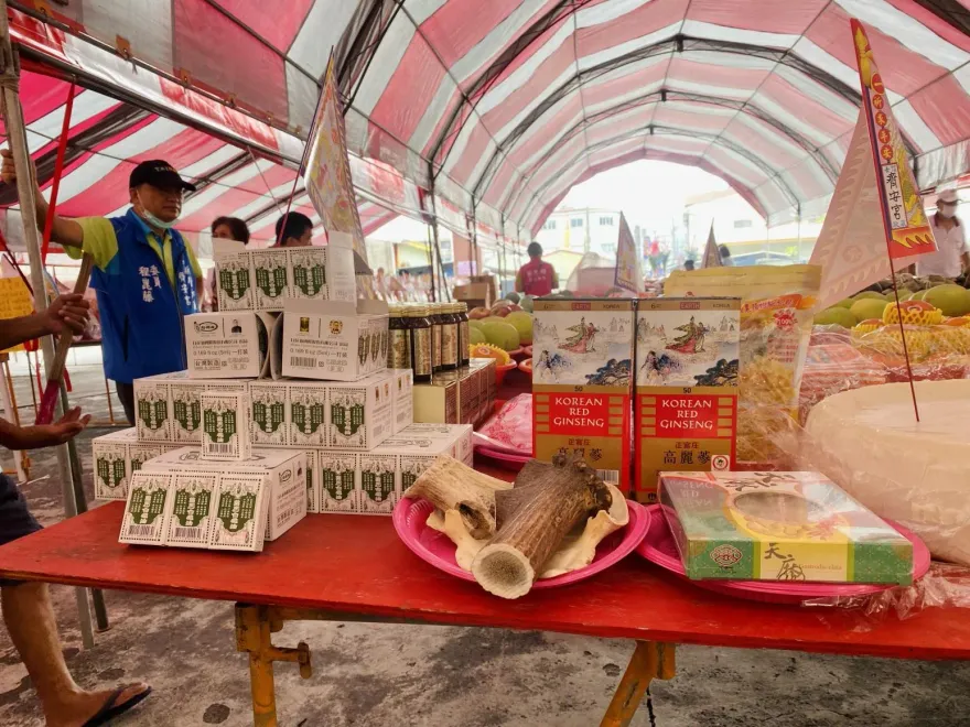 普渡攻略/藥普解病痛「白花油、鹿茸」都來了　孝女紙紮保養品祭亡母