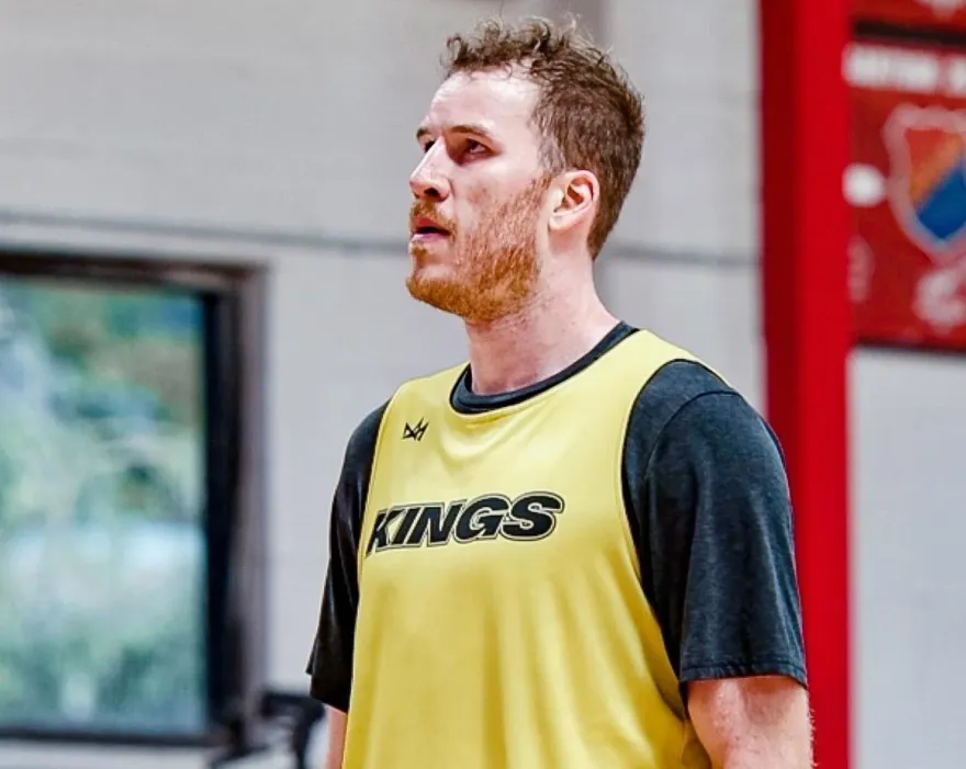 太狂！現役暴龍隊中鋒披「新北國王戰袍」　攜手2大NBA球員加入禁衛軍