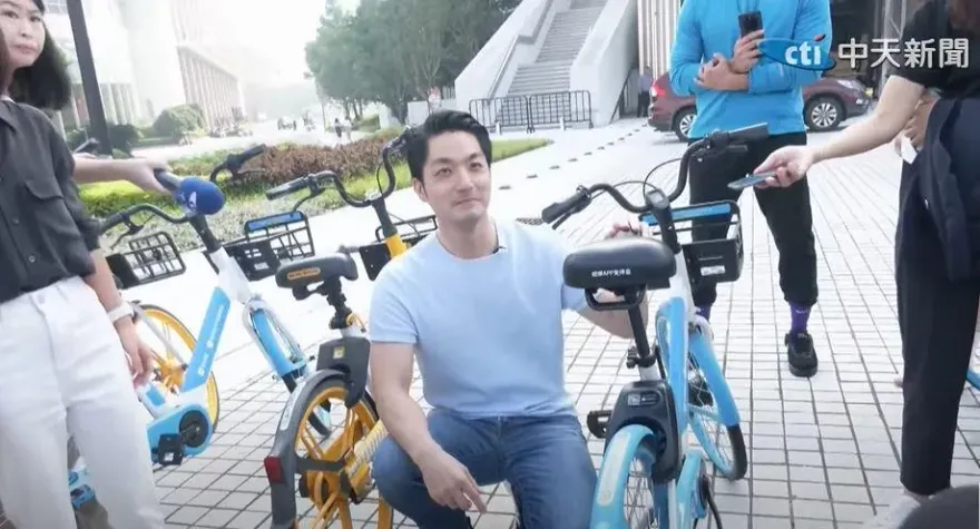 影/與上海台青騎乘共享單車　蔣萬安：交換經驗作為市政參考