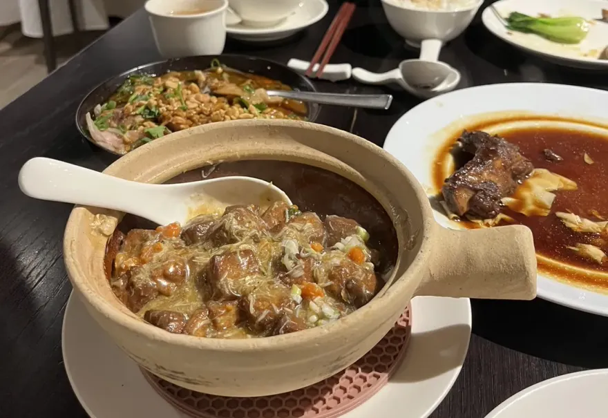 熱炒有菜有肉很營養？營養師曝「熱炒店熱量圖鑑」蒜泥白肉熱量竟破千卡