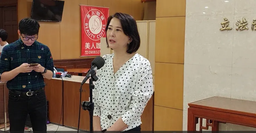 潘孟安論文瑕疵提抽換「證據」　王鴻薇指出貓膩：和蔡英文一樣找不到檔案嗎？