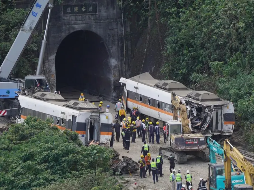 太魯閣號49死意外！出事車廂找到頭蓋骨　台鐵：再細查