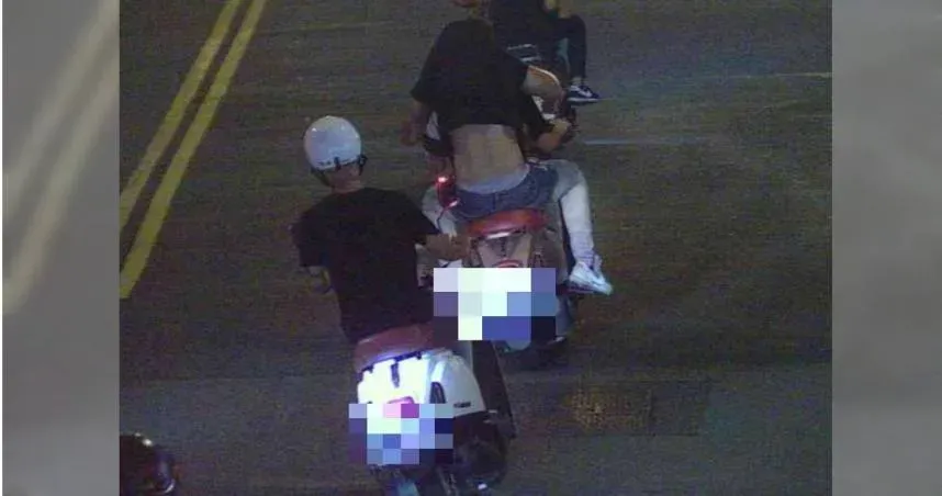 屁孩深夜飆速惹人怨！板橋警當場抓4輛改管車、2無照駕駛