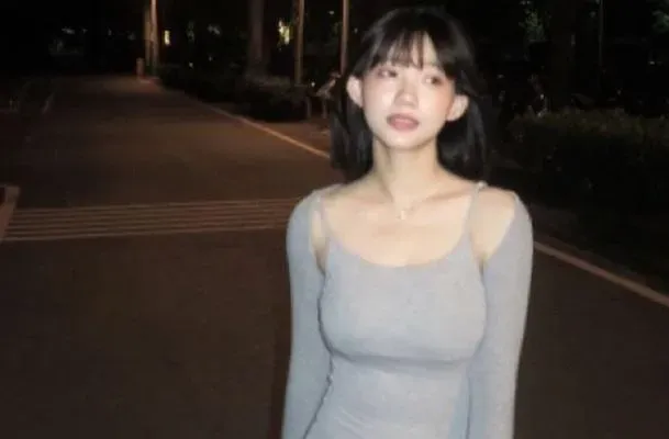 成大妹子「後媽裙」上身！前凸後翹辣翻天　粉絲一夜之間衝破10萬