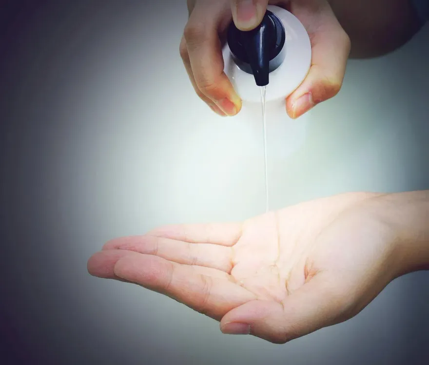洗髮精「經皮毒」40分鐘即抵達子宮？　醫闢謠：無稽之談