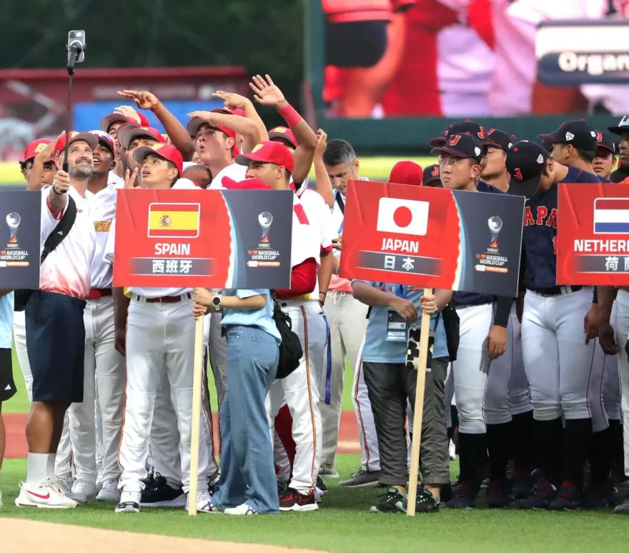 U18世界盃/開幕儀式「落落長」慘被虧　西班牙隊聽攏嘸乾脆玩自拍