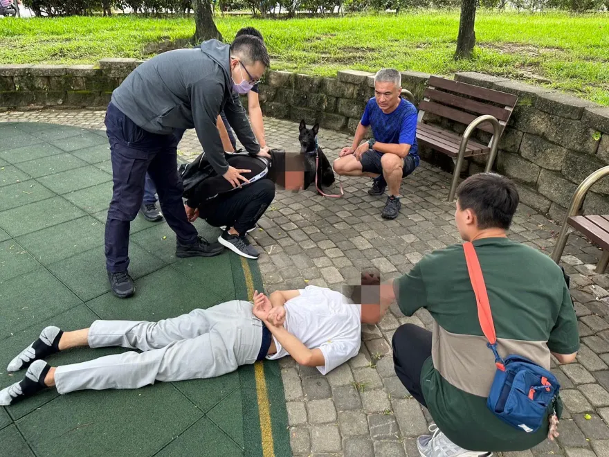 影/「Lucky」立大功！台中阿sir出動警犬逮車手　2「少年仔」嚇跪地求饒