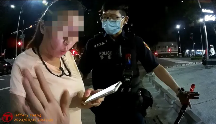 影/大燈沒開酒駕肇逃！高雄E奶妹被逮嗆「我家有錢」又跪哭「我錯了可以嗎」