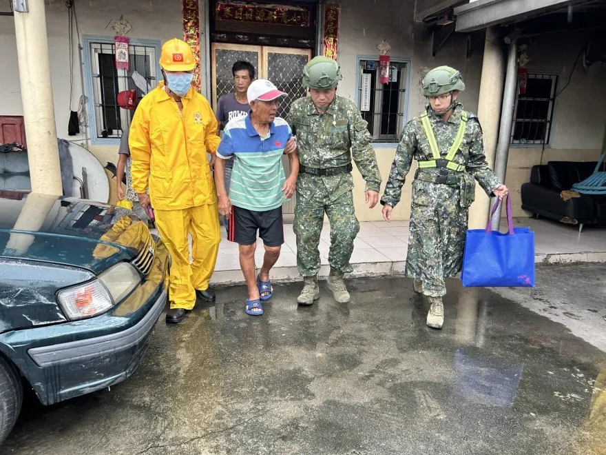 影 海葵颱風/國軍第四作戰區救災兵力出動　守護南台灣民眾生命財產安全