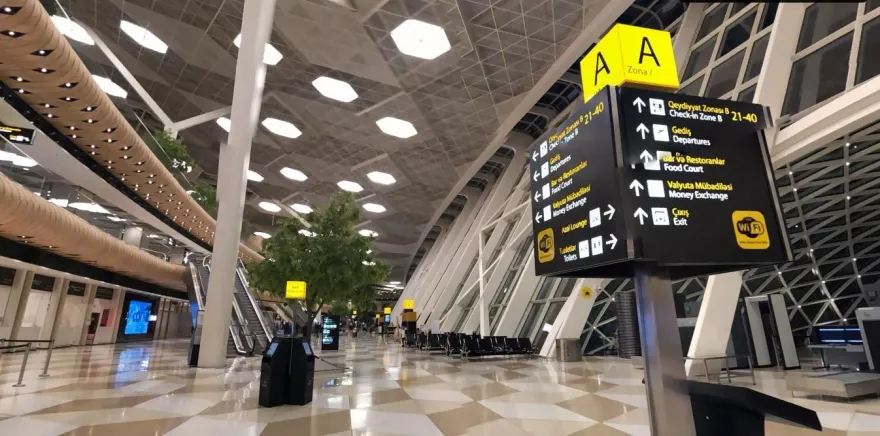 暖心一幕！長榮航班機上驚傳旅客身亡　醫護、空服員「頭撞櫃子」施救雙手沒停過