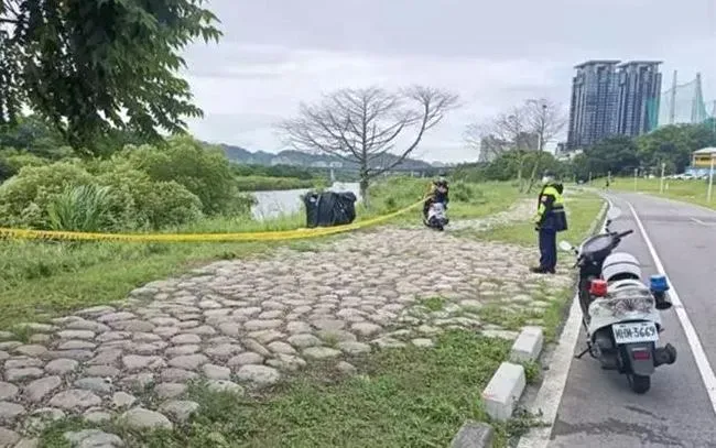 快訊/機車停碧潭橋騎士墜河　警消打撈上岸已成冰冷遺體