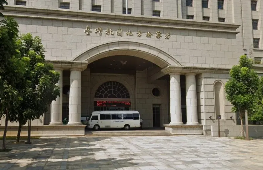 14打1！桃園2男輸贏對方竟躲車內　他怒掏雙槍狂轟10發