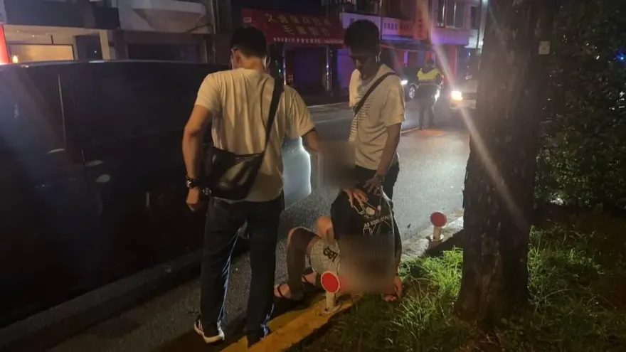 影/台中深夜槍響！虛擬幣交易惡徒撞警車　警開槍逮2嫌