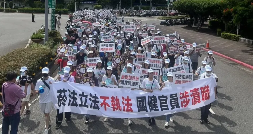 快訊/彭華幹因《加熱菸》槓上總統府　領近千人上凱道：你們幹了什麼好事？