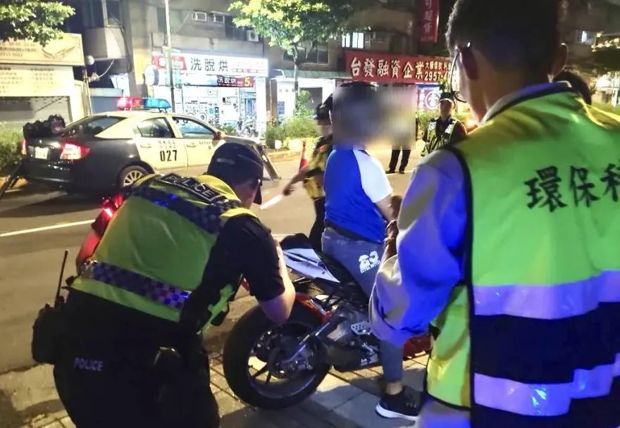 板橋警杜絕山道猴進化都市猴　1日取締25車改裝排氣管