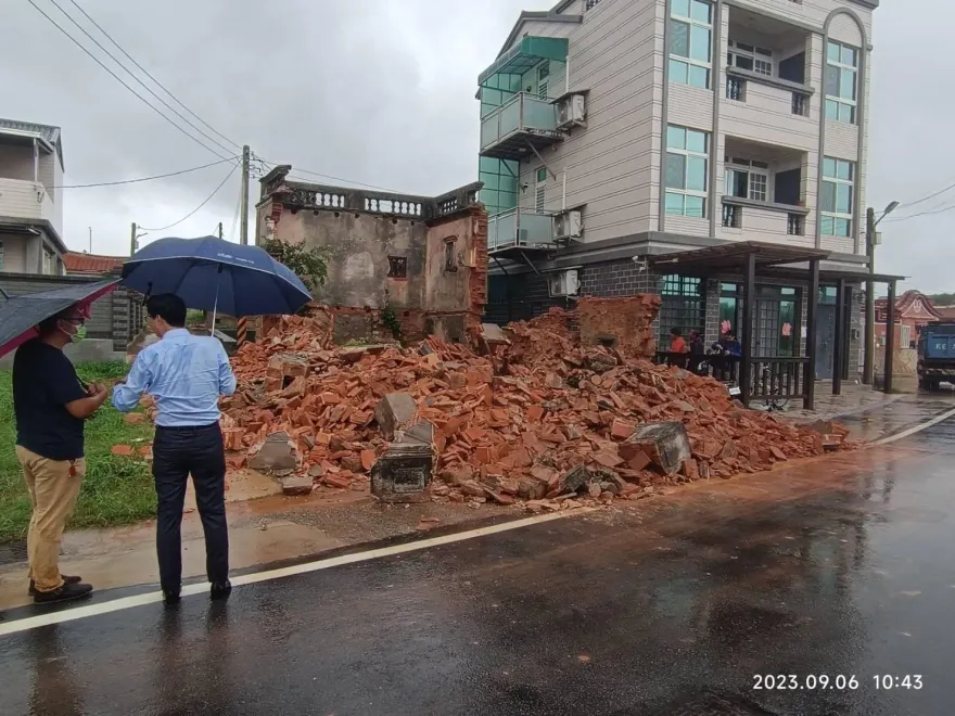 影/不敵海葵暴雨！金門百年古蹟「雙喜樓」崩塌　只剩斷垣殘壁