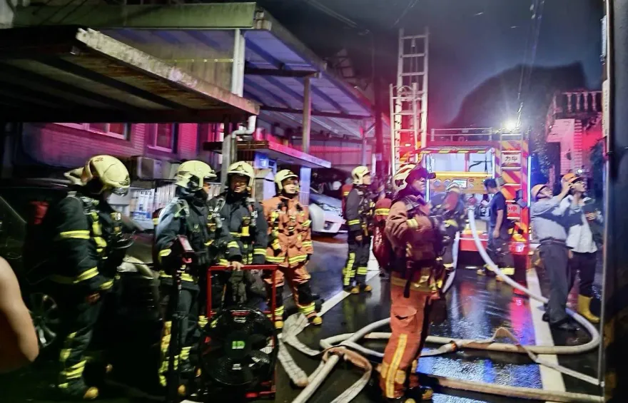 快訊/新北汐止民宅2樓竄火煙　警消救出3受困民眾撲滅火勢
