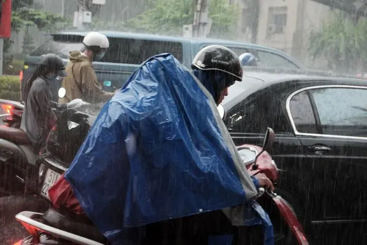 4縣市炸豪雨警戒！布拉萬今晚轉中颱　吳德榮：挑戰強颱門檻