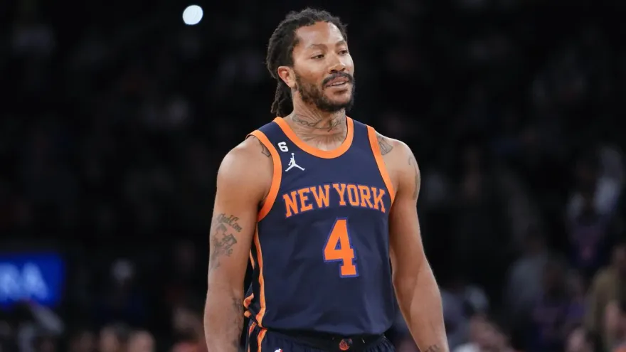 影/NBA「棋靈王」！羅斯在Drake演唱會玩下棋遊戲　網笑翻：想單挑