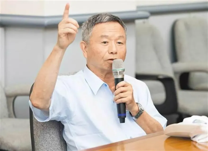 楊志良喊話「郭台銘退選」！最新網路民調曝光　破4.8萬人一面倒暴動了