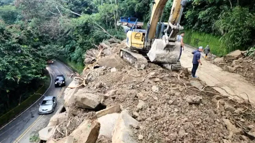 快訊/豪大雨成災！嘉義阿里山全鄉、番路鄉大湖國小明停班課