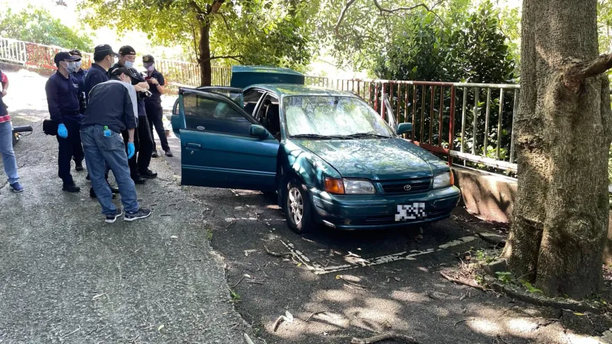 快訊/內湖碧山巖「男女陳屍車內」、蒼蠅飛舞　警研判死亡超過一周