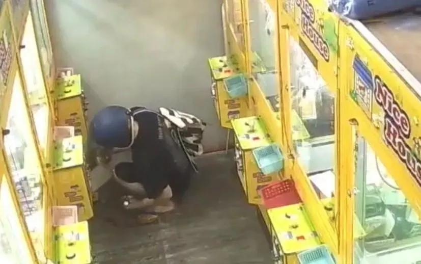 等你很久了！新北娃娃機大盜栽了　4台主「自立自強」衝店內抓現行犯