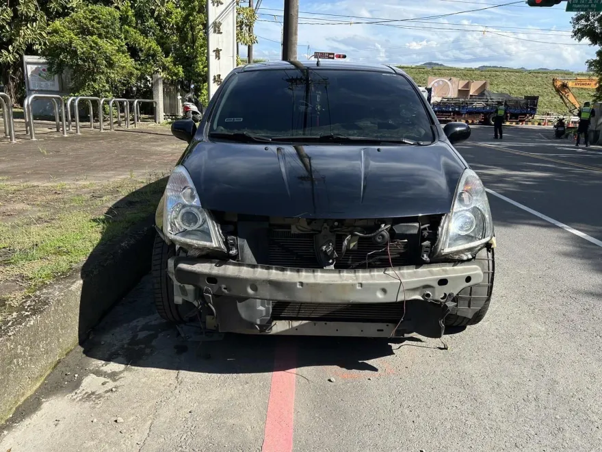 左轉車未禮讓！新北23歲騎士對撞噴飛喪命　機車變廢鐵