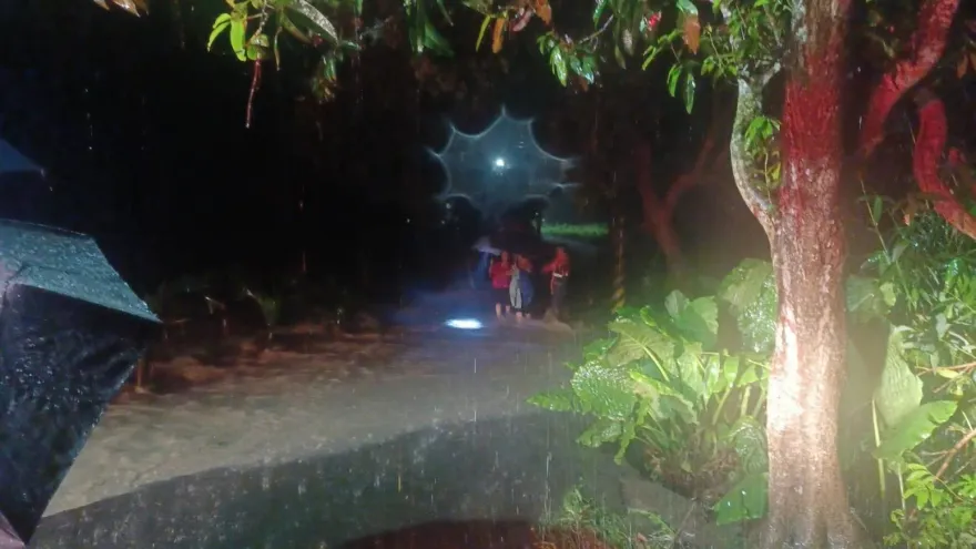 快訊/嘉南大雷雨釀災！白河竹筍工廠水淹50公分　12人躲屋頂避難