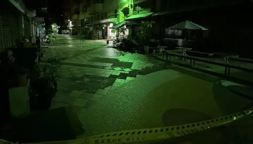影/台南永康暗夜槍響！男遭擊中大腿血濺社區中庭　警鎖定對象追緝中