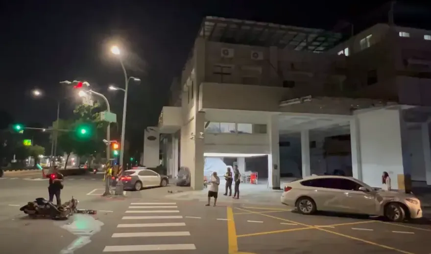 影/午夜時分消防分隊前傳車禍巨響！緊急出動神救援　受傷騎士4分鐘火速送醫
