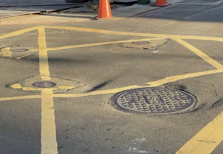 路塌太嚇人！北市合江街路面下陷！市府初判建案重車壓凹