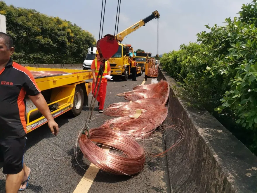 影/國1湖口段掉銅絲害塞車9公里　大貨車恐吞1.8萬罰單