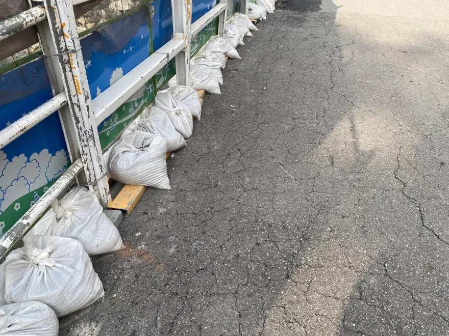 快訊/北市又傳施工意外！南港東新街77巷15弄建案重型機具壓垮水溝　最新情況曝光